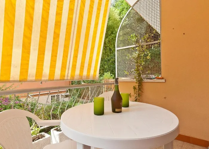 Pateras Flower-rental In Apartament